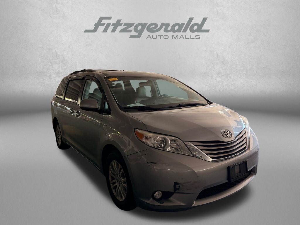 2017 Toyota Sienna XLE Premium 8 Passenger