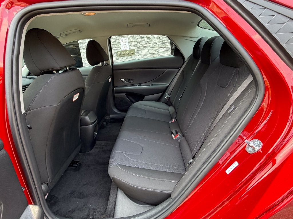 2025 Hyundai Elantra SE