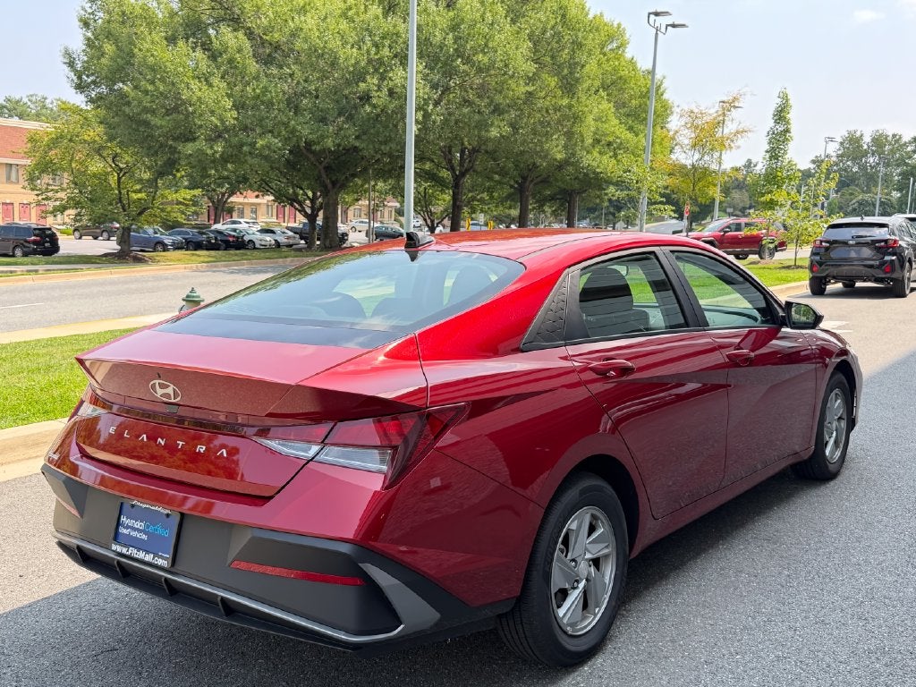 2025 Hyundai Elantra SE