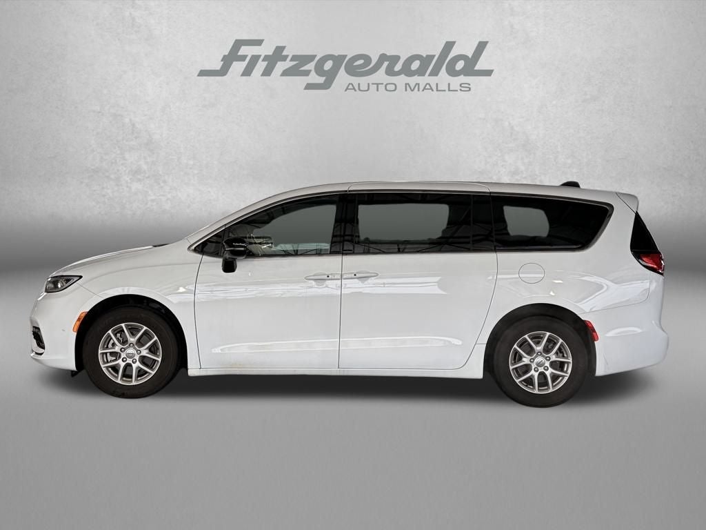 2024 Chrysler Pacifica Touring