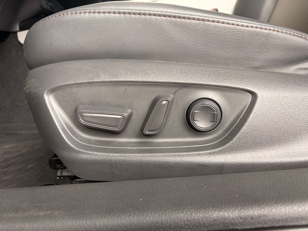 2020 Toyota Camry Hybrid XLE