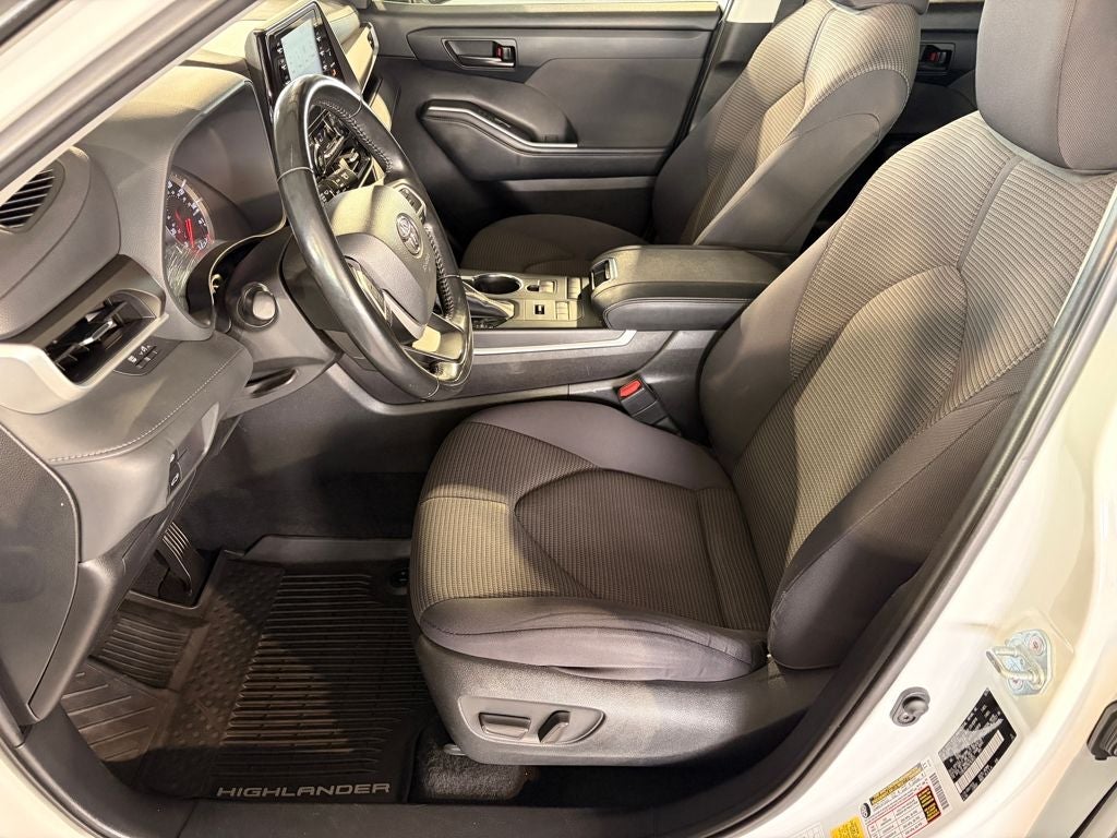 2022 Toyota HIGHLANDER LE