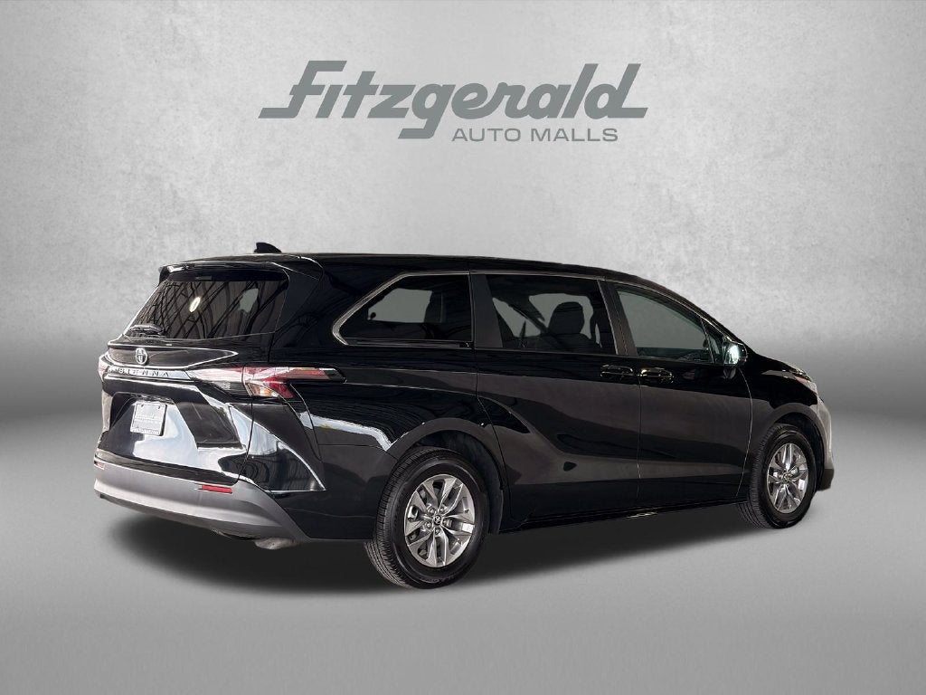 2026 Toyota Sienna LE 7 Passenger