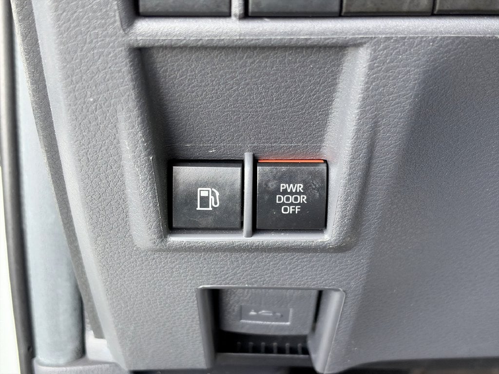 2024 Toyota Sienna LE 8 Passenger