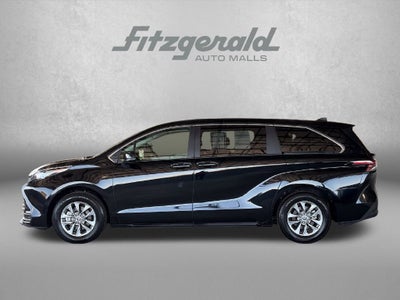 2025 Toyota Sienna LE 8 Passenger