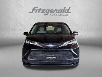 2025 Toyota Sienna LE 8 Passenger