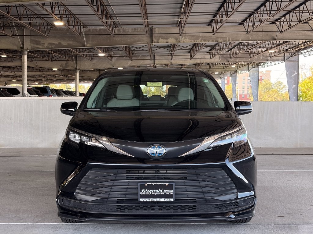 2025 Toyota Sienna LE 8 Passenger