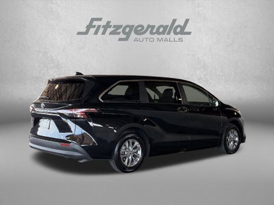 2025 Toyota Sienna LE 8 Passenger