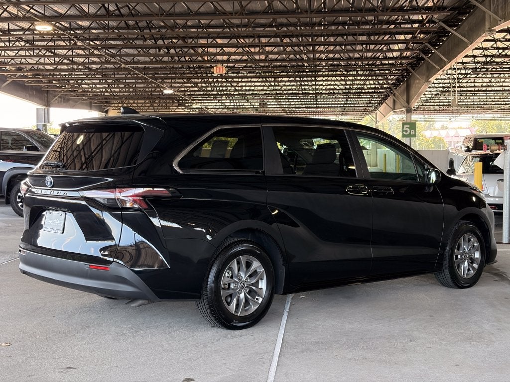 2025 Toyota Sienna LE 8 Passenger