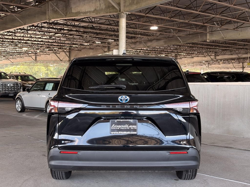 2025 Toyota Sienna LE 8 Passenger