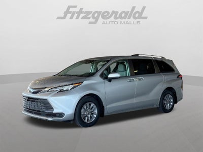 2022 Toyota Sienna LE 8 Passenger