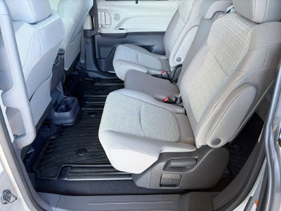 2022 Toyota Sienna LE 8 Passenger