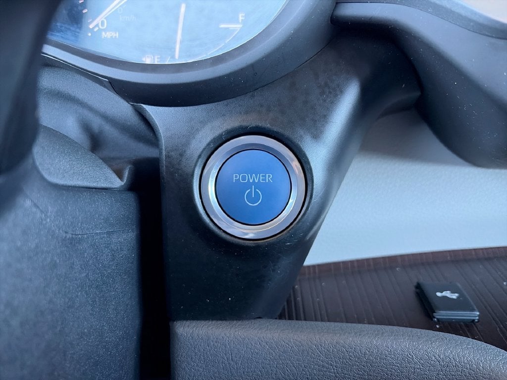 2022 Toyota Sienna LE 8 Passenger