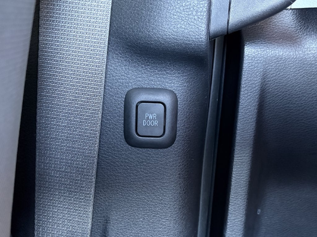 2025 Toyota Sienna LE 8 Passenger
