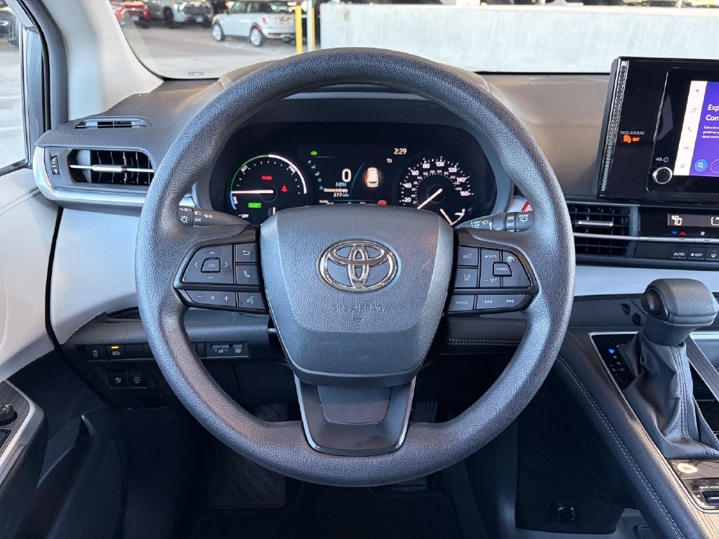 2025 Toyota Sienna LE 8 Passenger