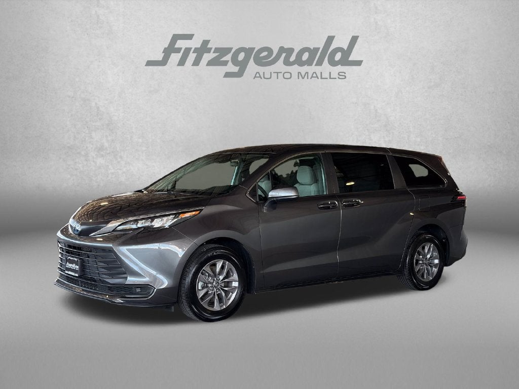 2025 Toyota Sienna LE 8 Passenger