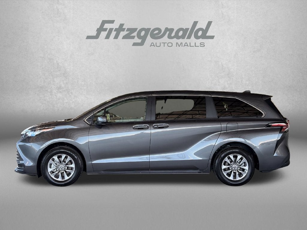 2025 Toyota Sienna LE 8 Passenger