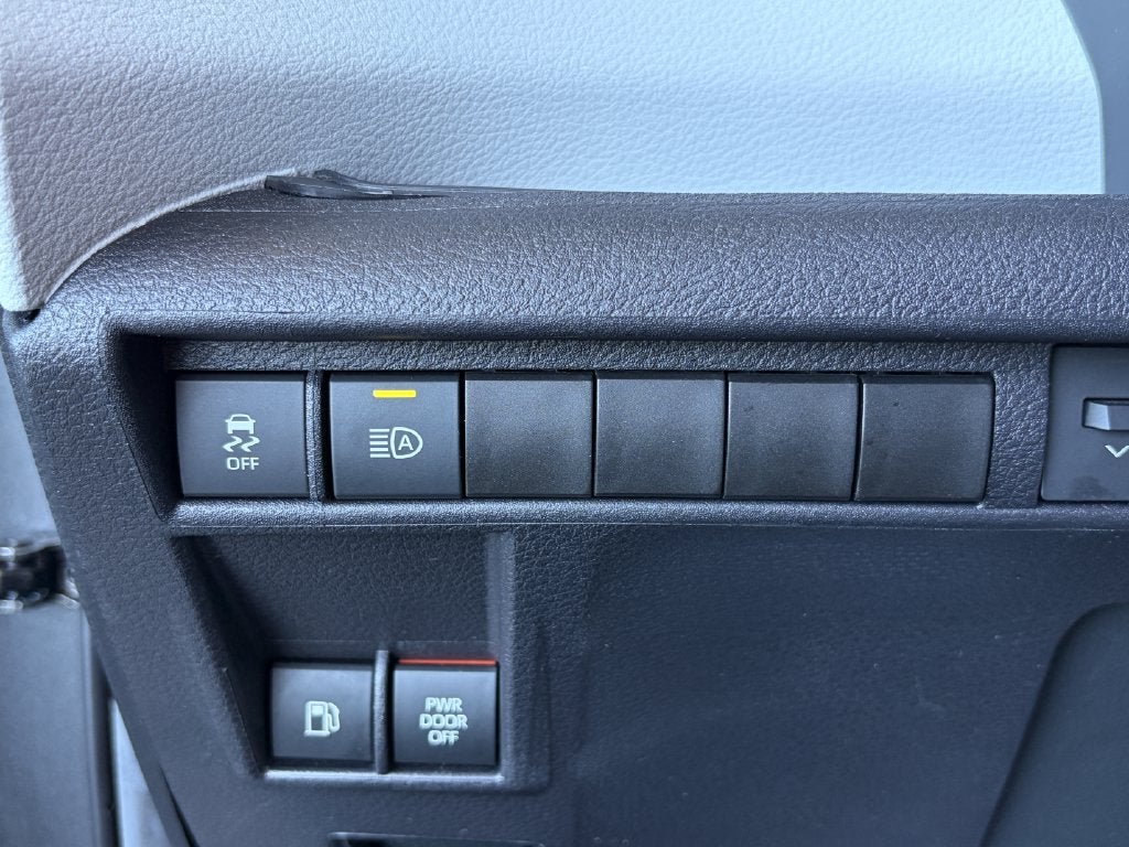 2025 Toyota Sienna LE 8 Passenger