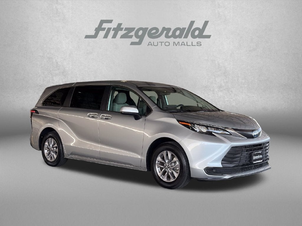2025 Toyota Sienna LE 8 Passenger