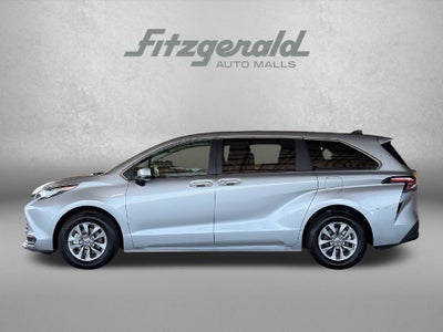 2025 Toyota Sienna LE 8 Passenger