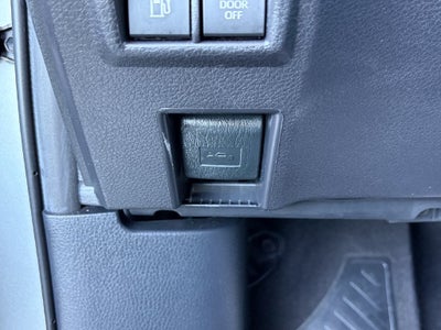 2025 Toyota Sienna LE 8 Passenger