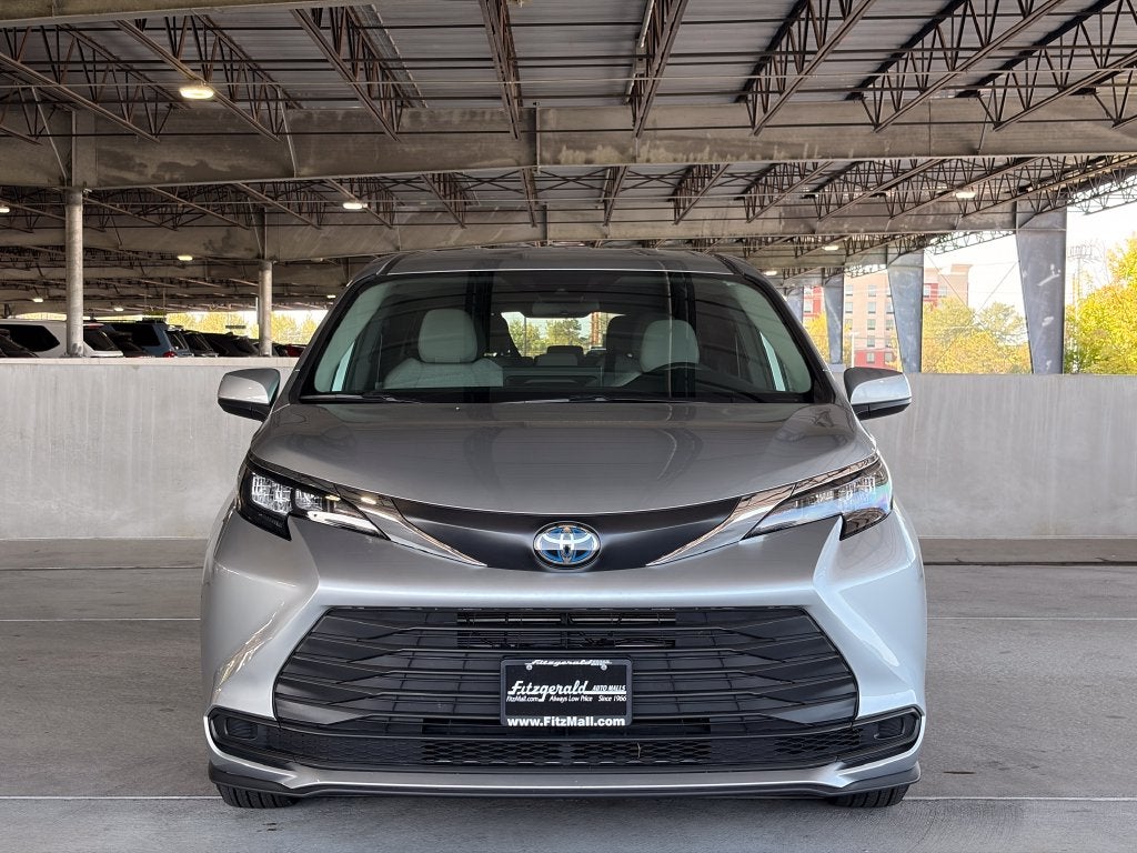 2025 Toyota Sienna LE 8 Passenger