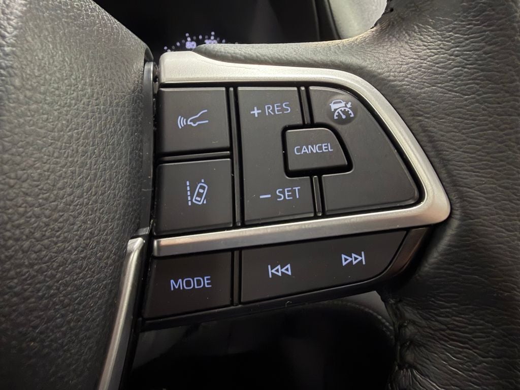 2022 Toyota SIENNA XLE XLE