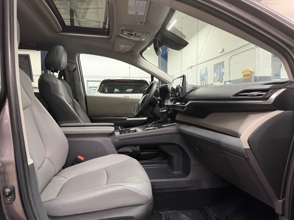 2022 Toyota SIENNA XLE XLE