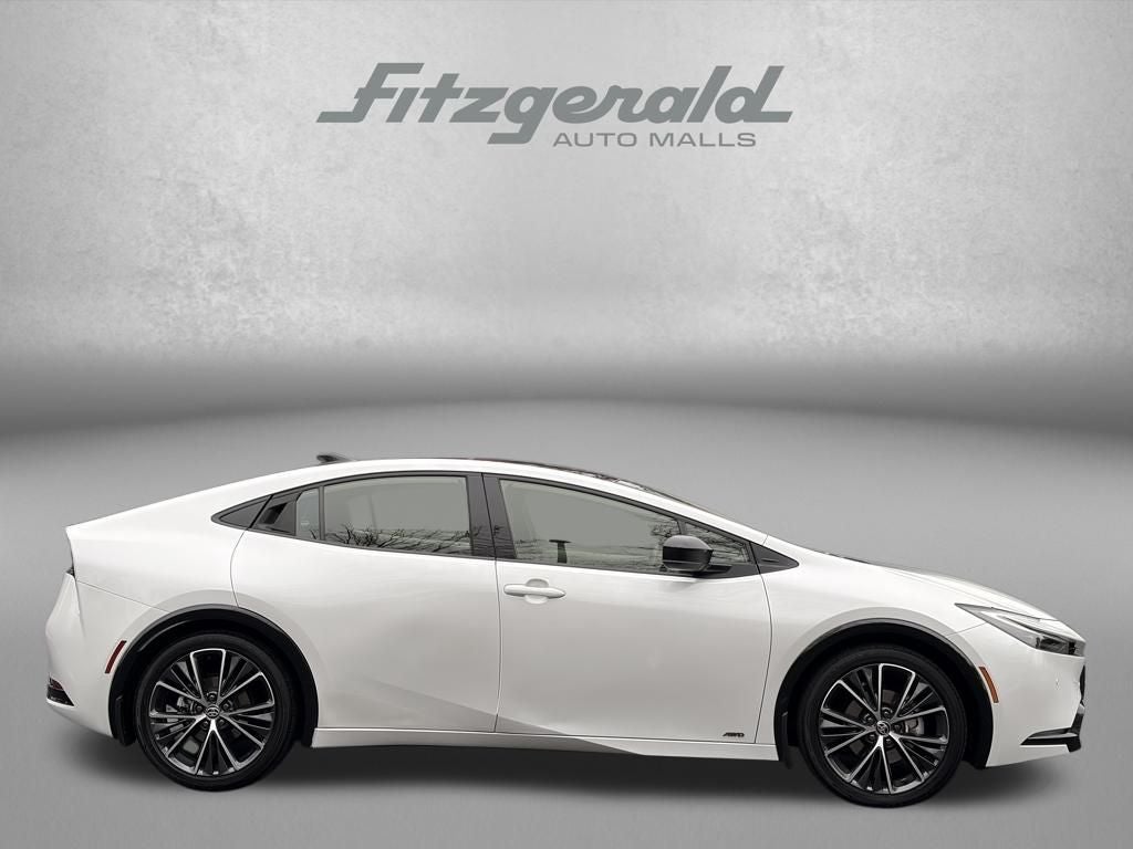 2024 Toyota PRIUS XLE