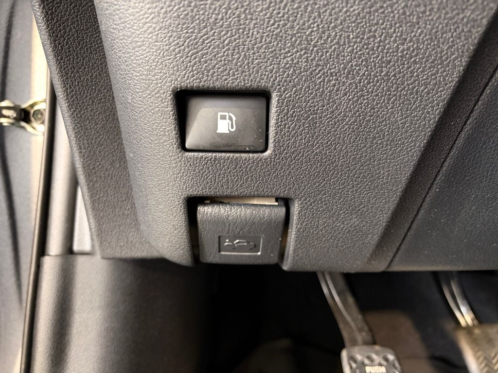 2022 Toyota PRIUS XLE AWD-e