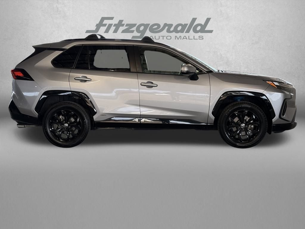 2022 Toyota RAV4 HYBRID SE