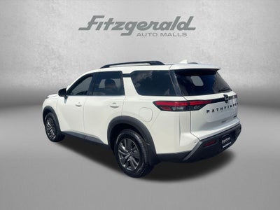 2024 Nissan Pathfinder SV