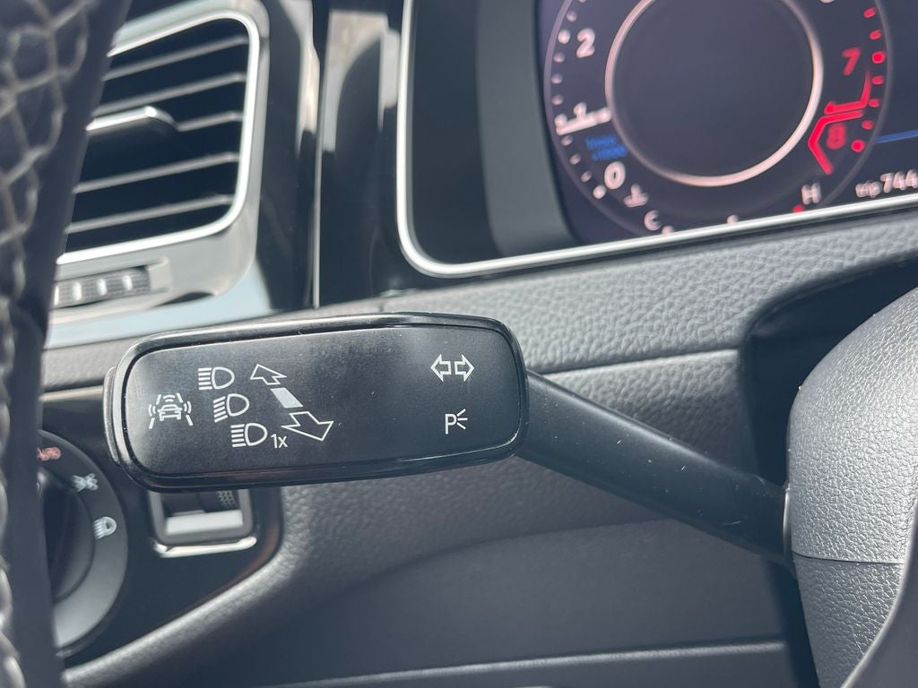 2018 Volkswagen Golf R DCC & Navigation 4Motion