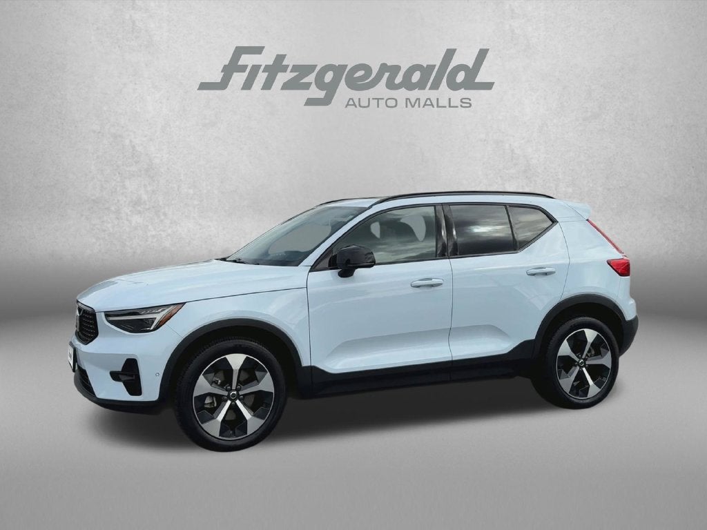 2026 Volvo XC40 B5 Plus