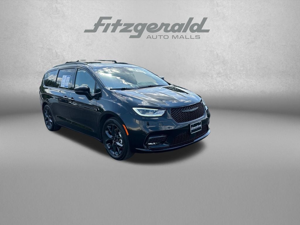 2025 Chrysler Pacifica Limited's photo