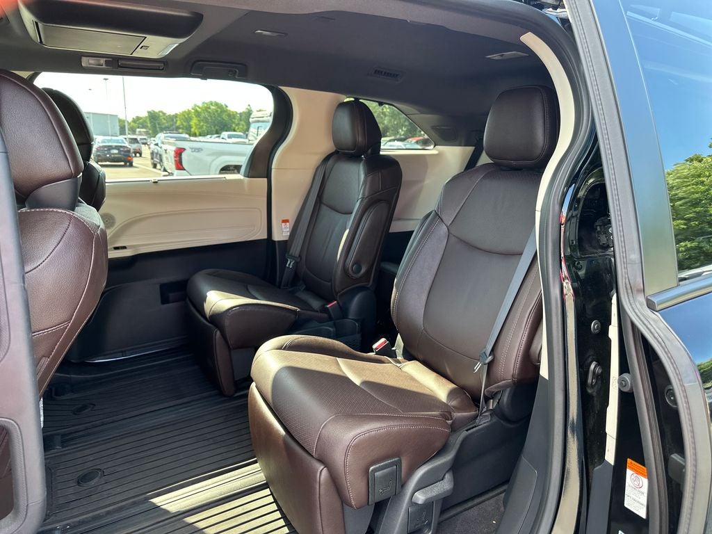 2021 Toyota Sienna Platinum 7 Passenger