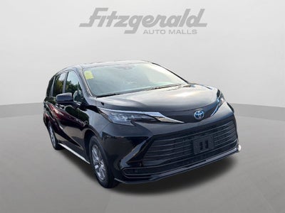 2025 Toyota Sienna LE 8 Passenger