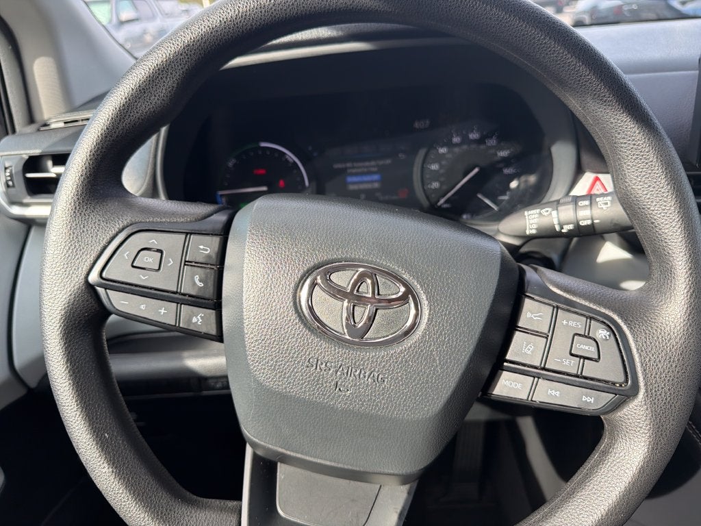 2025 Toyota Sienna LE 8 Passenger
