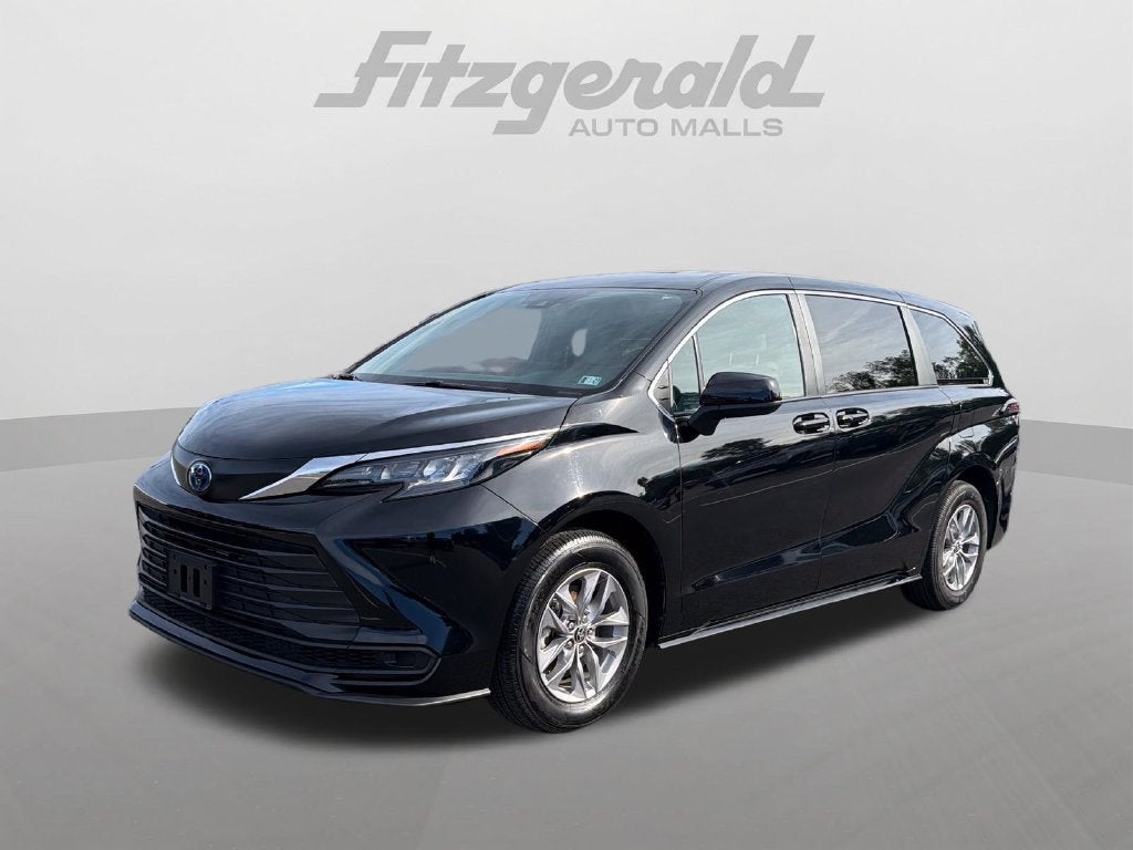 2025 Toyota Sienna LE 8 Passenger