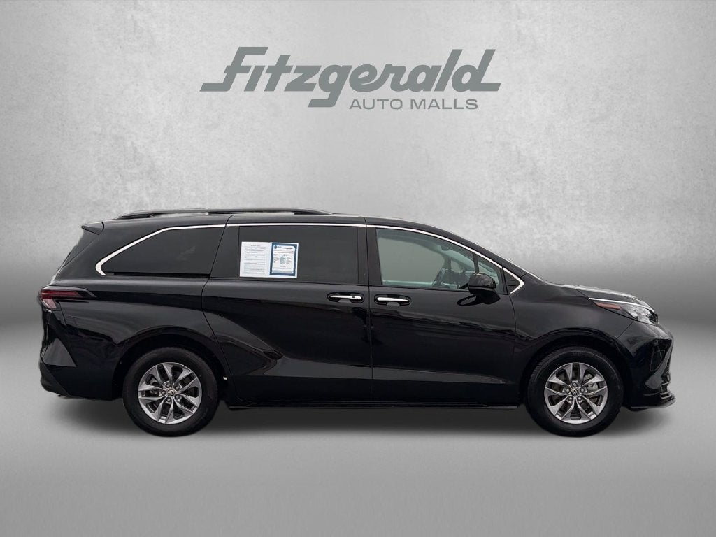 2025 Toyota Sienna XLE 8 Passenger
