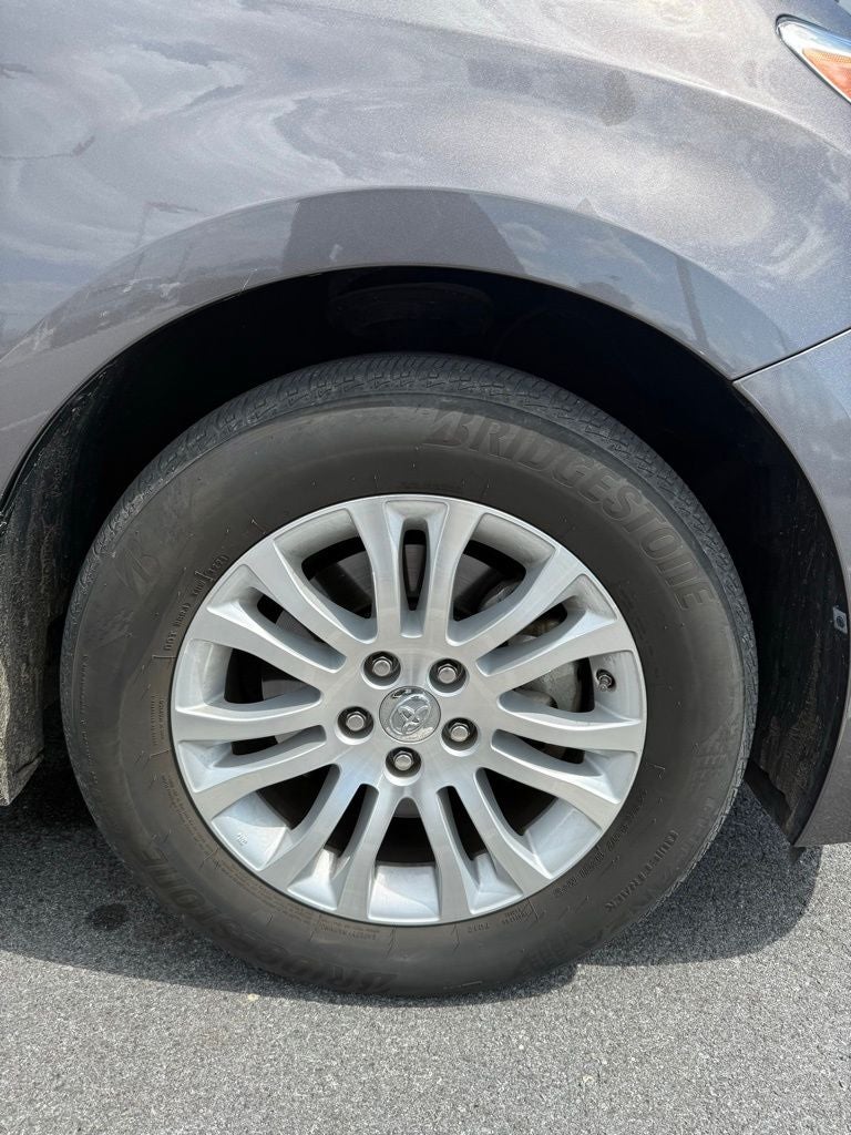 2017 Toyota Sienna XLE 8 Passenger