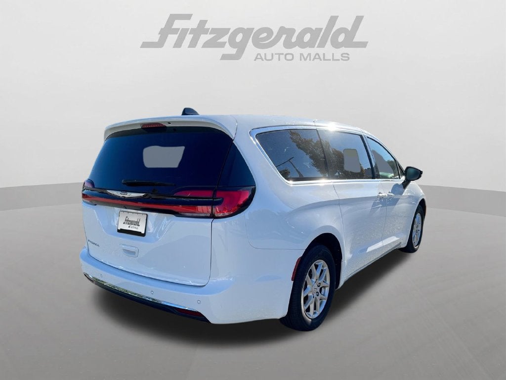 2025 Chrysler Pacifica Select