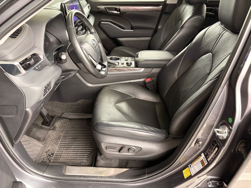 2023 Toyota Highlander Platinum