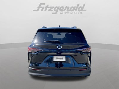2025 Toyota Sienna XLE 8 Passenger