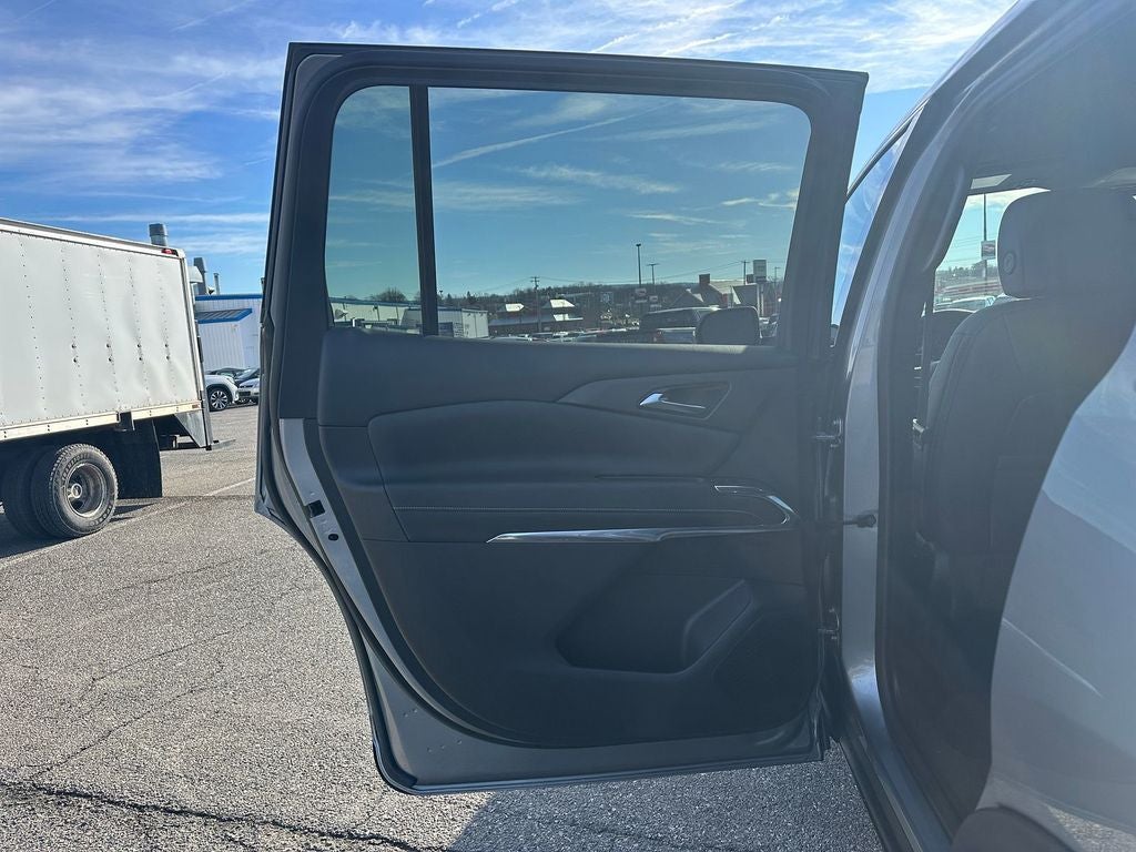 2025 Chevrolet Traverse AWD LT