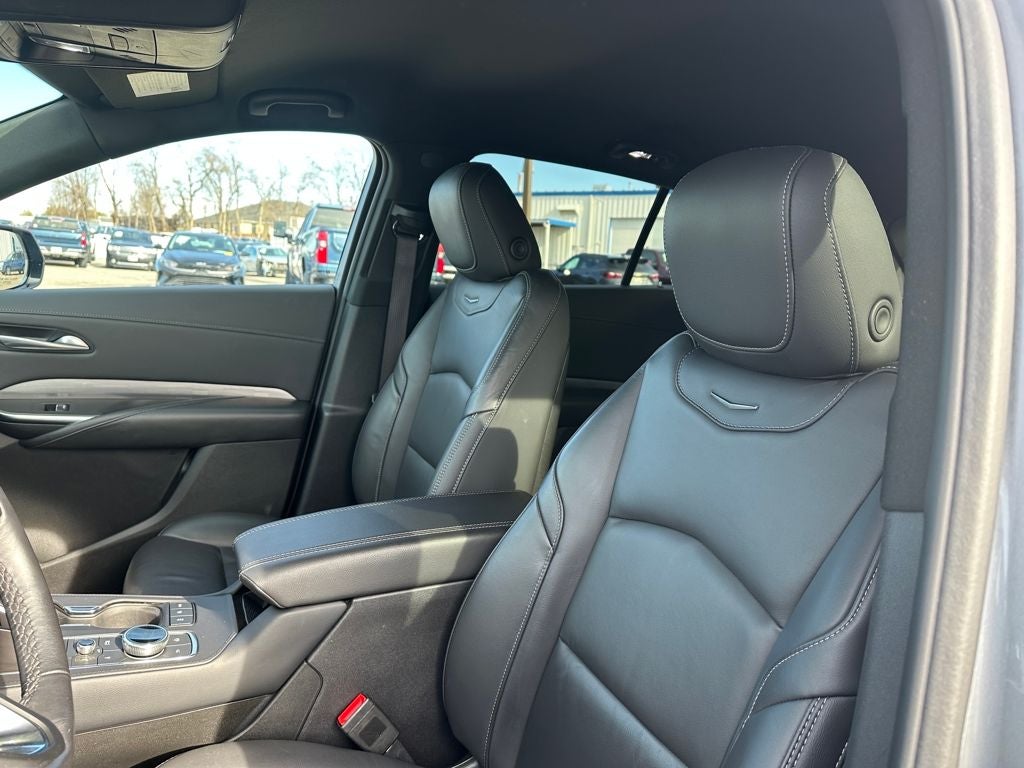 2025 Cadillac XT4 AWD Premium Luxury