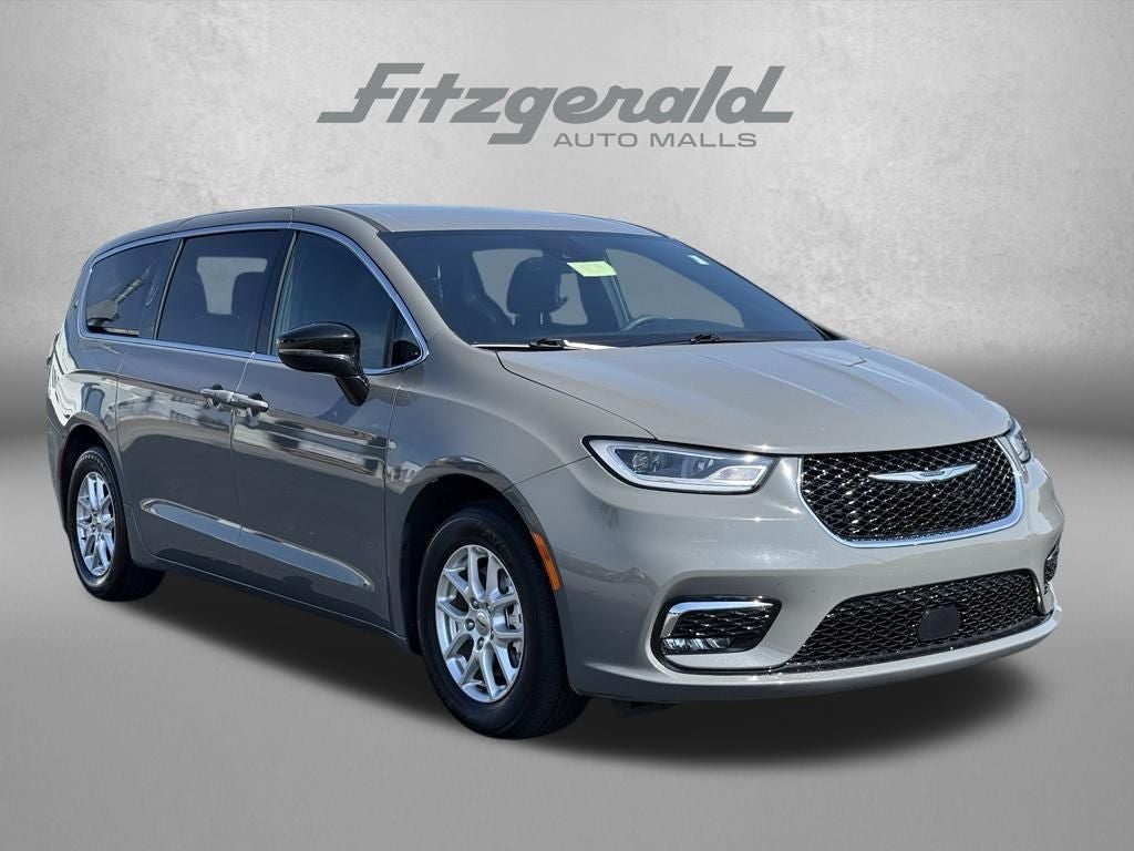 2025 Chrysler Pacifica Select