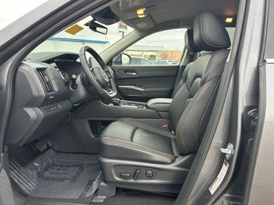 2025 Nissan Pathfinder SL 4WD