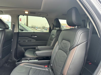 2023 Nissan Pathfinder Platinum