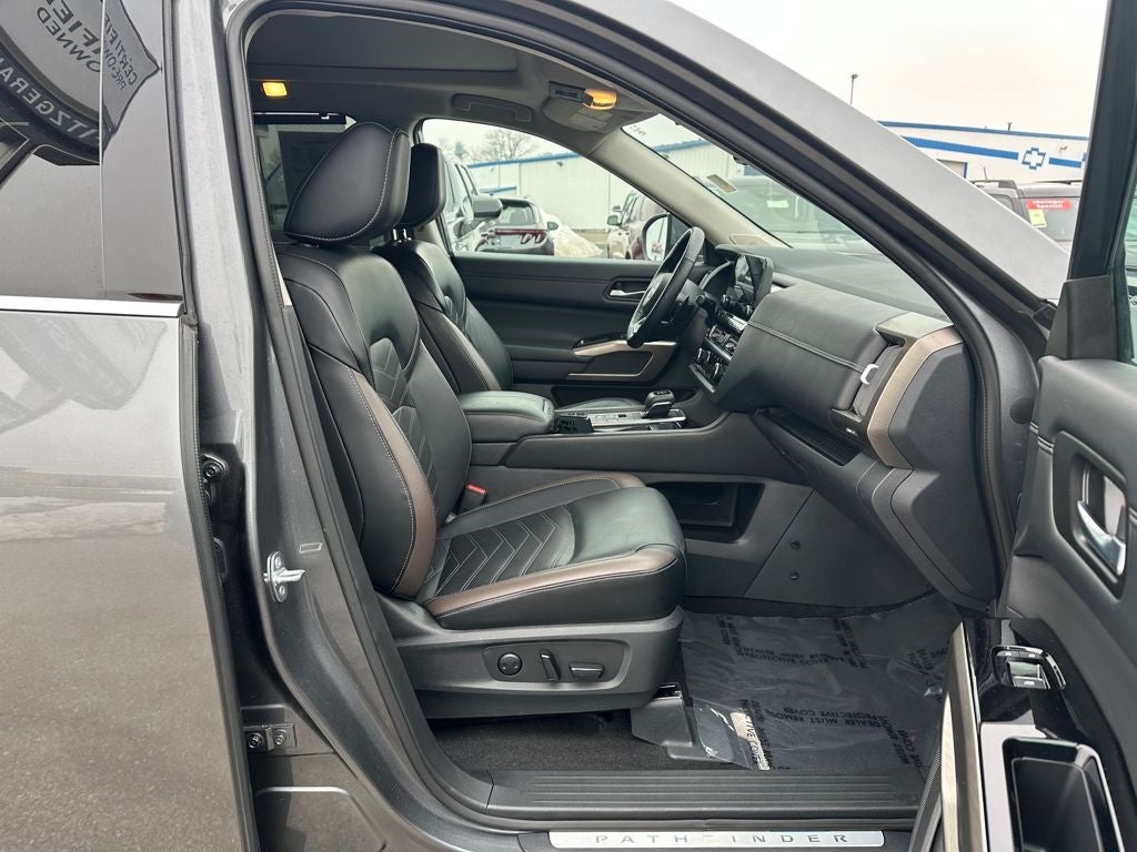 2023 Nissan Pathfinder Platinum